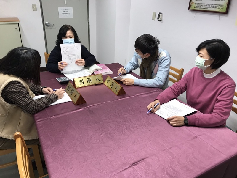 勞資爭議調解不成,並非只能走法院訴訟,仲裁也是一個選項。 圖:新北市勞工局提供 勞資爭議調解不成,並非只能走法院訴訟,仲裁也是一個選項。 圖:新北市勞工局提供