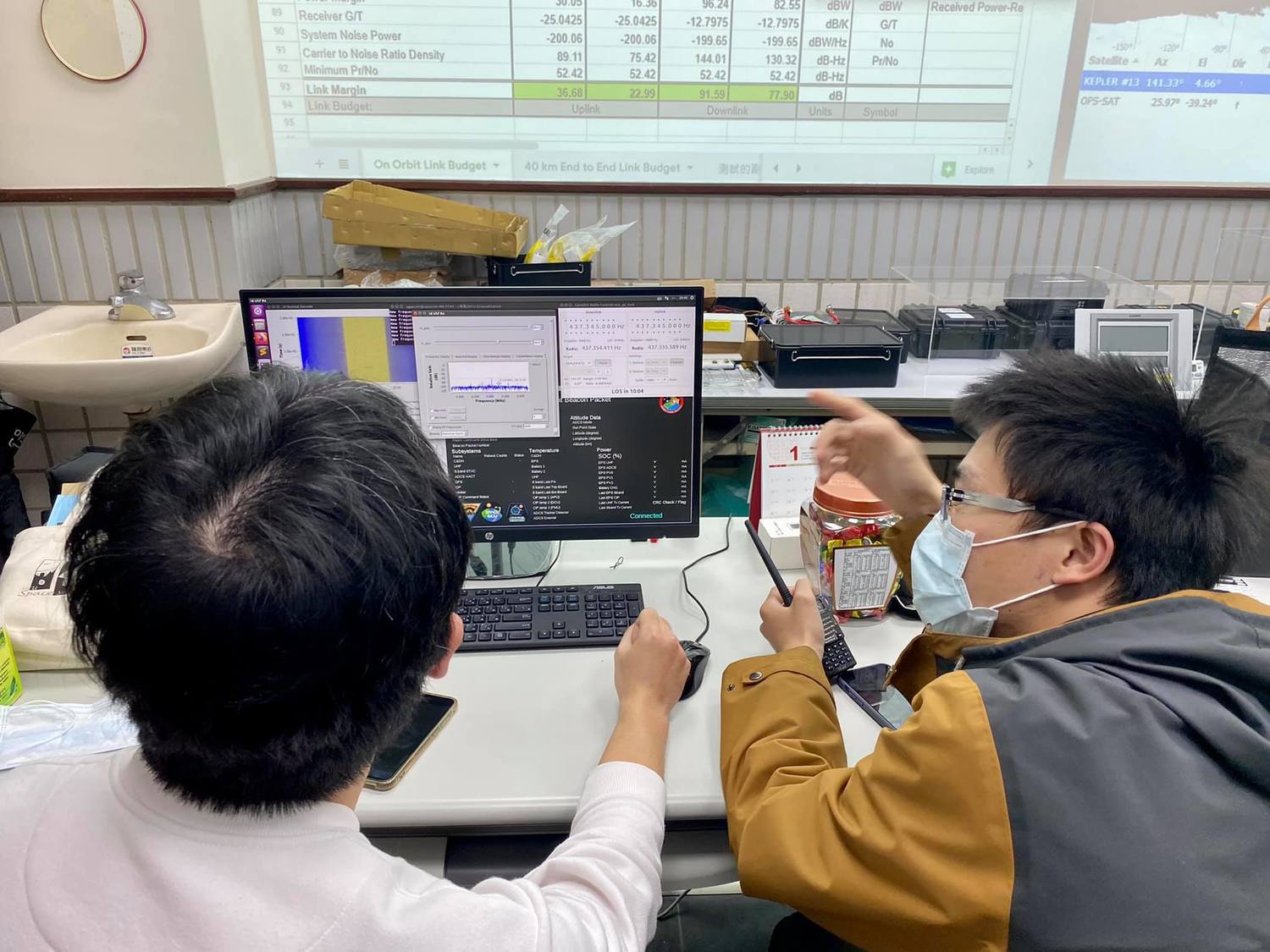 對於台灣收不到訊號,中央大學太空科學與科技研究中心主任劉正彥表示,這本來就需要一些時間,目前團隊正積極調整與研究。 圖:擷取自中央大學太空科學科技中心 對於台灣收不到訊號,中央大學太空科學與科技研究中心主任劉正彥表示,這本來就需要一些時間,目前團隊正積極調整與研究。 圖:擷取自中央大學太空科學科技中心