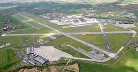 英國薩默塞特郡的耶維爾頓海軍航空兵基地 (RNAS Yeovilton) 空拍圖。 圖 : 翻攝自insidio.blog.gov.uk 英國薩默塞特郡的耶維爾頓海軍航空兵基地 (RNAS Yeovilton) 空拍圖。 圖 : 翻攝自insidio.blog.gov.uk