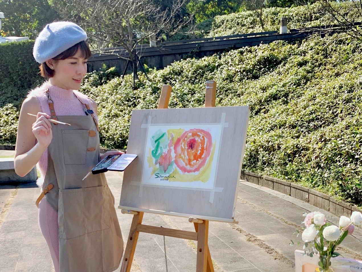 莎莎於朱銘美術館戶外創作水彩畫。 圖:新北市新聞局提供 莎莎於朱銘美術館戶外創作水彩畫。 圖:新北市新聞局提供