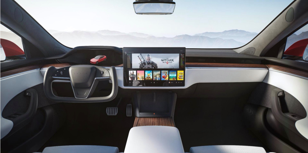 新版Model S有全新的觸控螢幕及方向盤。 圖:翻攝自Tesla 新版Model S有全新的觸控螢幕及方向盤。 圖:翻攝自Tesla