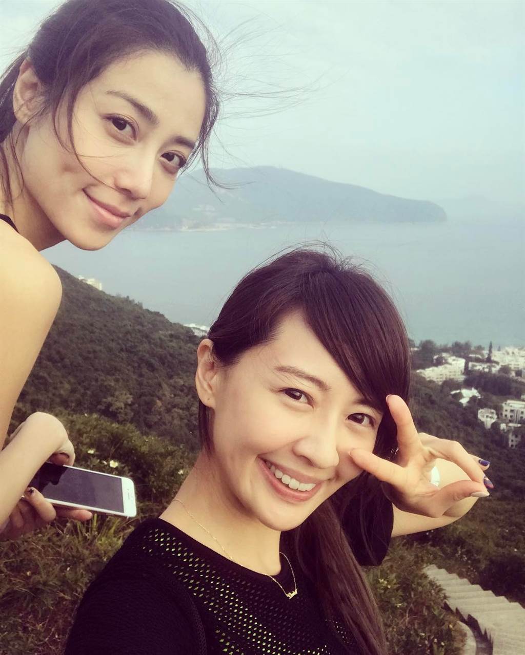 賴薇如表示兩人的合照都是7、8年前拍的。 圖:翻攝自賴薇如IG 賴薇如表示兩人的合照都是7、8年前拍的。 圖:翻攝自賴薇如IG