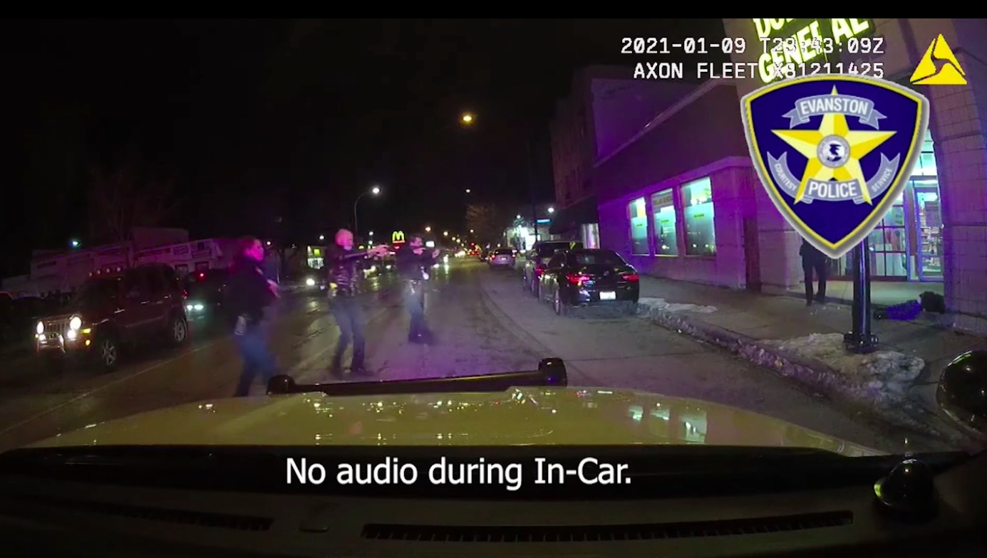 警方將殺害4人的嫌犯南丁格爾擊斃。 圖:翻攝自Evanston Police影片 警方將殺害4人的嫌犯南丁格爾擊斃。 圖:翻攝自Evanston Police影片