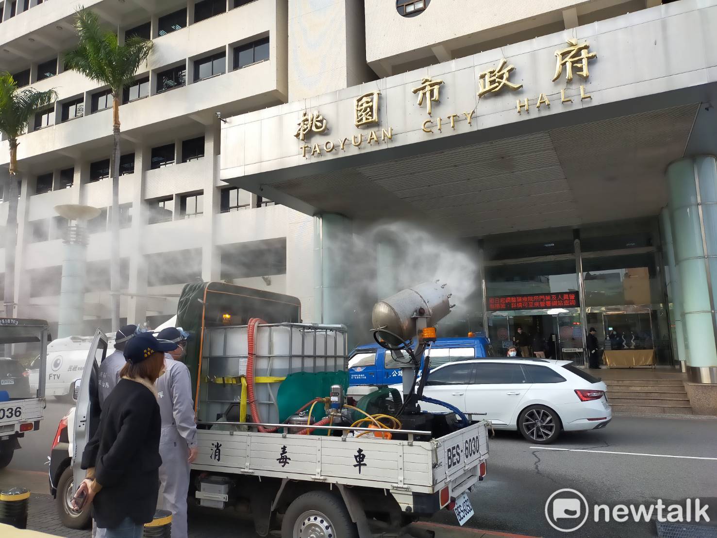 台南市府環保局清潔隊長吳耀州所帶領的7名隊員,明天將和桃園市防疫消毒大隊混合編組共同執行消毒工作。 圖:林昀真/攝 台南市府環保局清潔隊長吳耀州所帶領的7名隊員,明天將和桃園市防疫消毒大隊混合編組共同執行消毒工作。 圖:林昀真/攝