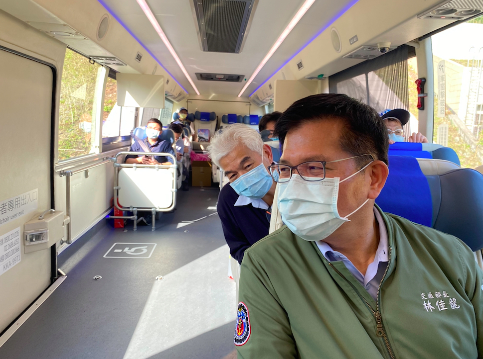 交通部長林佳龍今也也率公路總局視察蘇花改路段進行聯稽路檢作業。 圖:交通部/提供 交通部長林佳龍今也也率公路總局視察蘇花改路段進行聯稽路檢作業。 圖:交通部/提供
