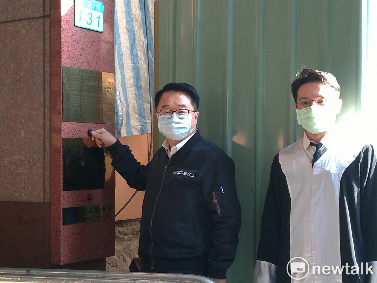 吳秉叡赴台北地檢署提告。 圖:陳佩君/攝 吳秉叡赴台北地檢署提告。 圖:陳佩君/攝