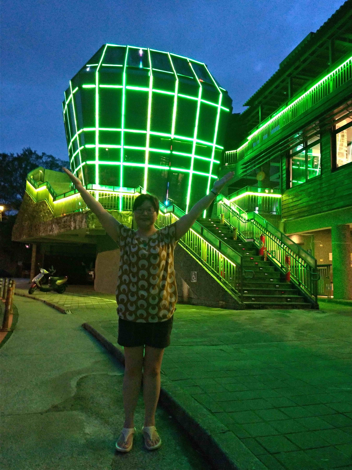 平溪的菁桐電子天燈館有傳統與現代融合的獨特文化氛圍。 圖:新北市政府提供 平溪的菁桐電子天燈館有傳統與現代融合的獨特文化氛圍。 圖:新北市政府提供
