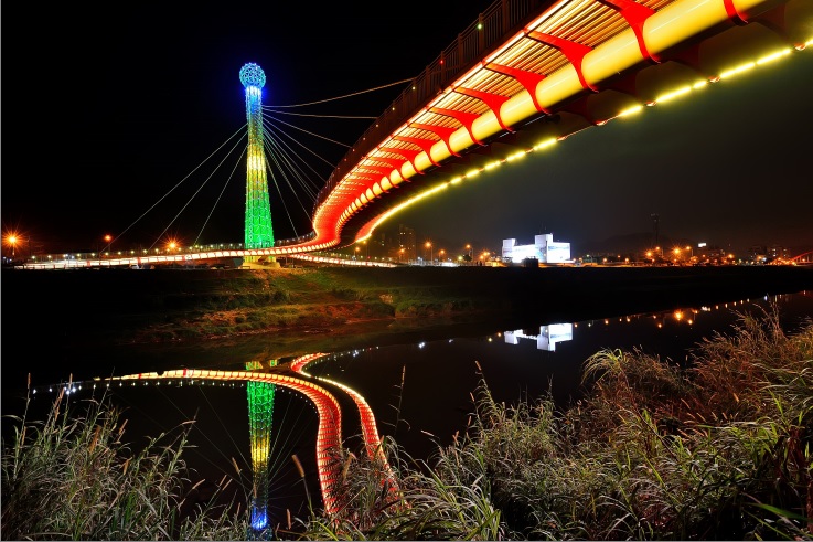 汐止星光橋的夜景非常浪漫。新北市水利局技正謝佑欣/攝 圖:新北市政府提供 汐止星光橋的夜景非常浪漫。新北市水利局技正謝佑欣/攝 圖:新北市政府提供