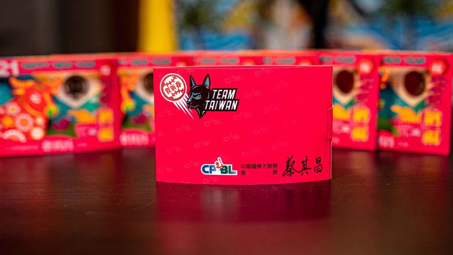 蔡其昌小紅包出現中職的圖案。 圖:蔡其昌辦公室/提供 蔡其昌小紅包出現中職的圖案。 圖:蔡其昌辦公室/提供
