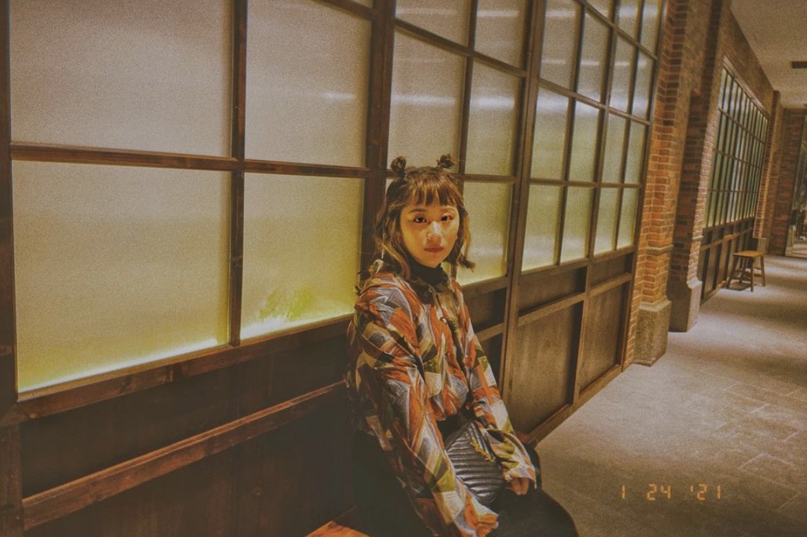 婁峻碩幫女友焦凡凡拍照。 圖:翻攝IG/焦凡凡 婁峻碩幫女友焦凡凡拍照。 圖:翻攝IG/焦凡凡