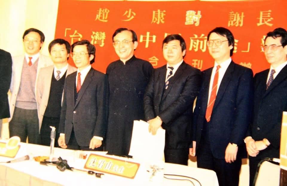 當時辯論會上,趙少康曾說台灣和中國的未來都在國民黨的革新,結果後來他卻退黨。 圖:翻攝自謝長廷臉書 當時辯論會上,趙少康曾說台灣和中國的未來都在國民黨的革新,結果後來他卻退黨。 圖:翻攝自謝長廷臉書