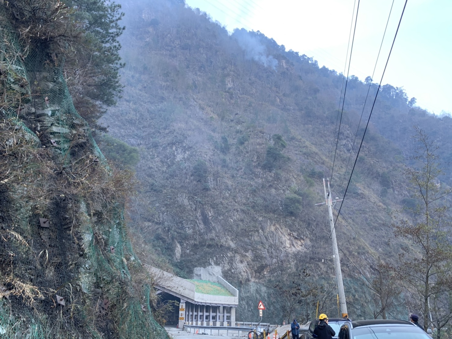 中橫便道山林火警,所幸未波及無珍貴林木。 東勢林管處/提供 中橫便道山林火警,所幸未波及無珍貴林木。 東勢林管處/提供