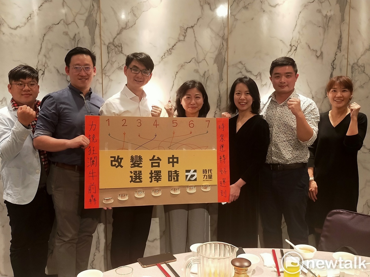 時力台中黨部主委洪錦鈺(中)表示,絕不會和台灣民眾黨合作。 唐復年/攝 時力台中黨部主委洪錦鈺(中)表示,絕不會和台灣民眾黨合作。 唐復年/攝