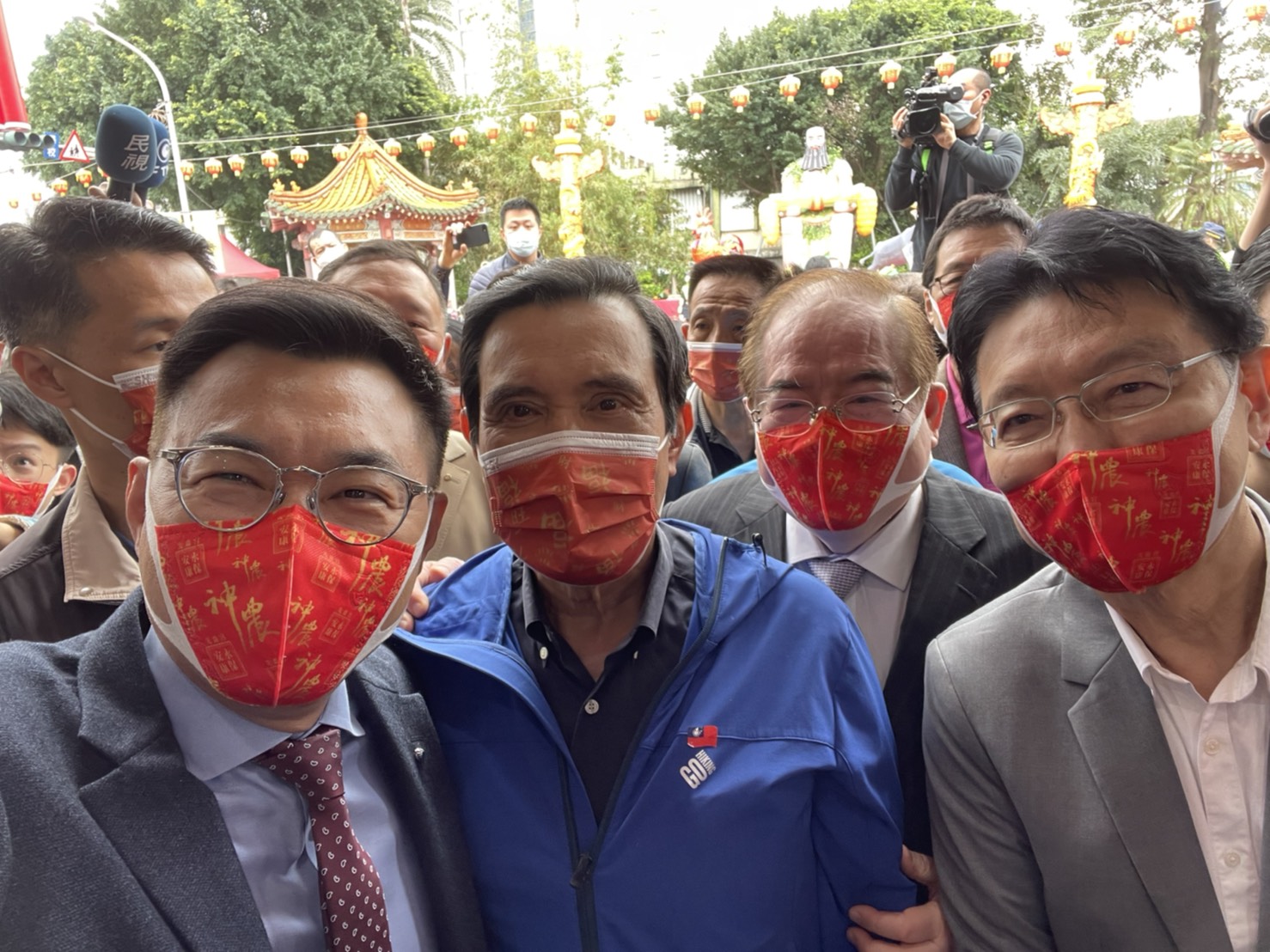 (由右至左)江啟臣、馬英九、李乾龍、趙少康一同參拜先嗇宮,四人互動熱絡。 圖:國民黨/提供 (由右至左)江啟臣、馬英九、李乾龍、趙少康一同參拜先嗇宮,四人互動熱絡。 圖:國民黨/提供