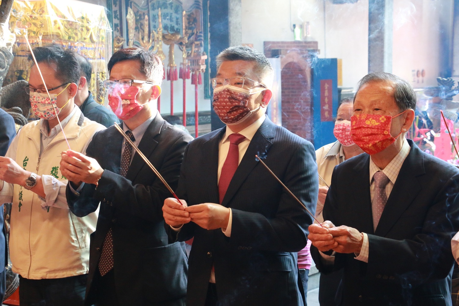 蔡其昌新春期間到南屯萬和宮參拜。 圖 : 蔡其昌辦公室/提供 蔡其昌新春期間到南屯萬和宮參拜。 圖 : 蔡其昌辦公室/提供