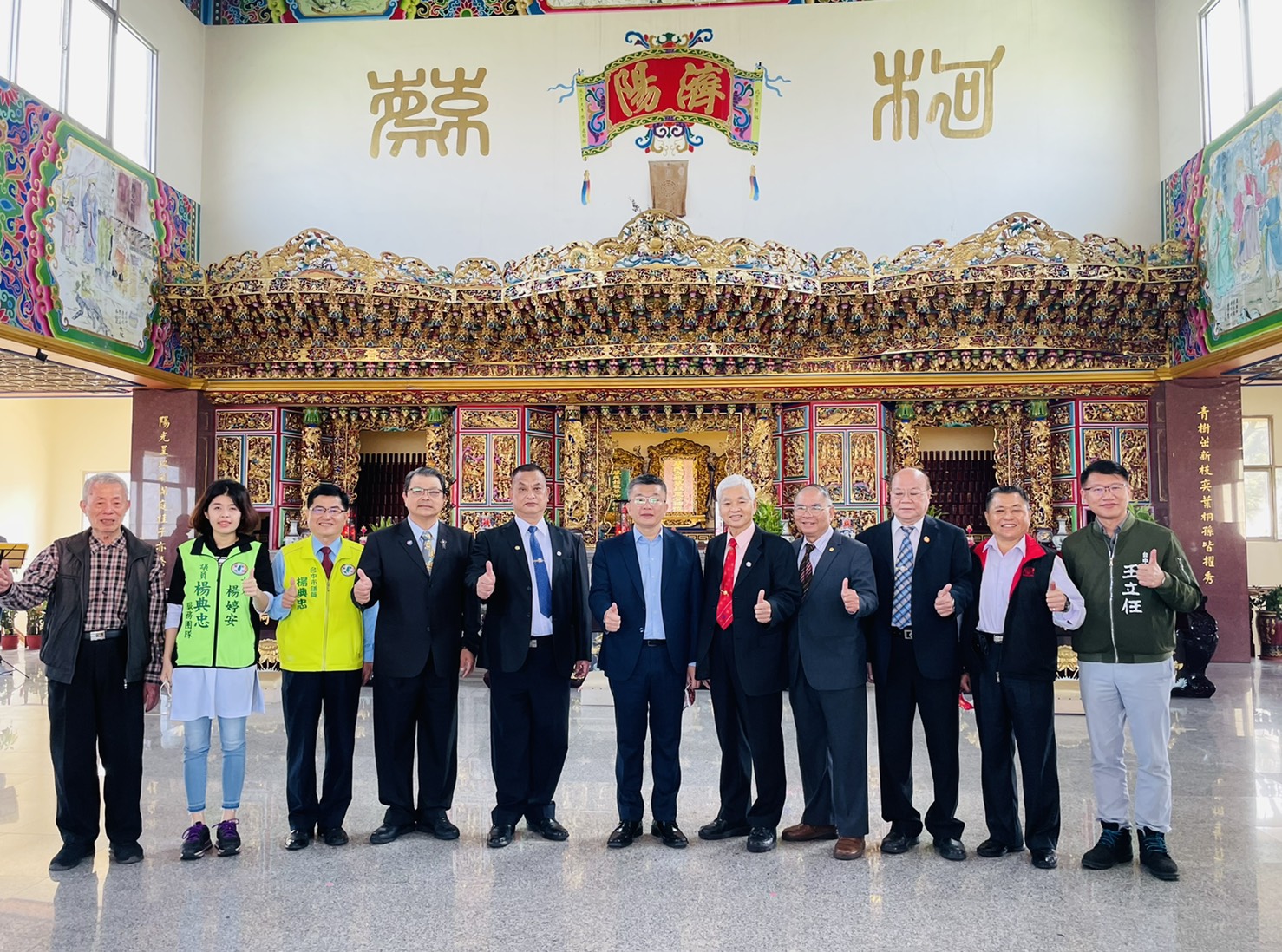 蔡其昌在初五開工日代表蔡英文總統到台中縣柯蔡宗親會宗祠參加新春團拜。 圖 : 蔡其昌辦公室/提供 蔡其昌在初五開工日代表蔡英文總統到台中縣柯蔡宗親會宗祠參加新春團拜。 圖 : 蔡其昌辦公室/提供