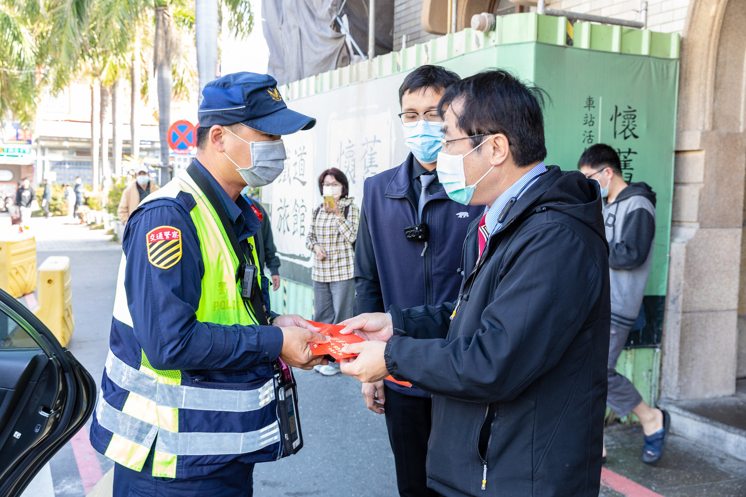 針對昨(16)日台南市發生的凶殺案,市長黃偉哲盼警把握跡證、迅速偵辦。 圖:取自黃偉哲臉書(資料照片) 針對昨(16)日台南市發生的凶殺案,市長黃偉哲盼警把握跡證、迅速偵辦。 圖:取自黃偉哲臉書(資料照片)