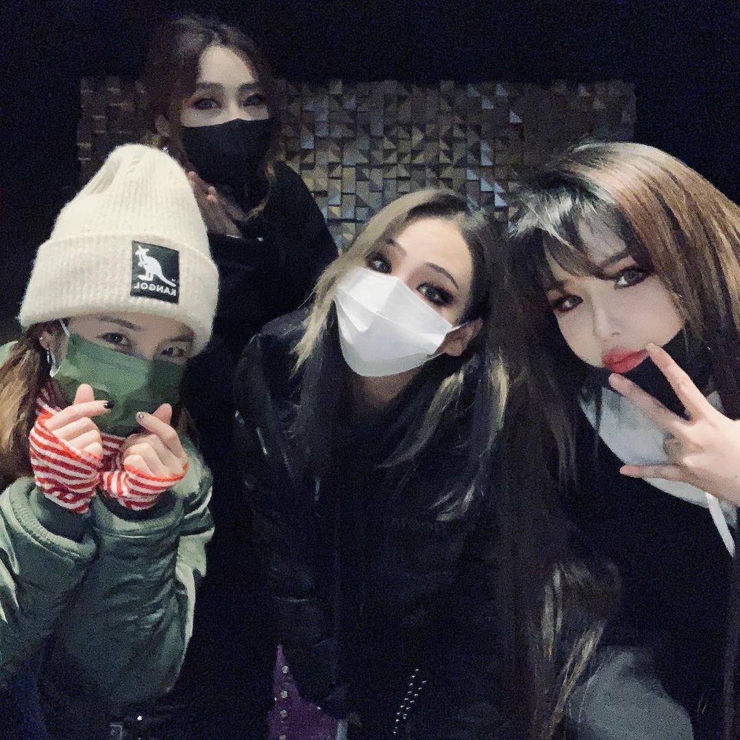2NE1解散後4位成員的好感情維持多年,近日傳出她們有望再度合體。 圖:翻攝自CL IG 2NE1解散後4位成員的好感情維持多年,近日傳出她們有望再度合體。 圖:翻攝自CL IG