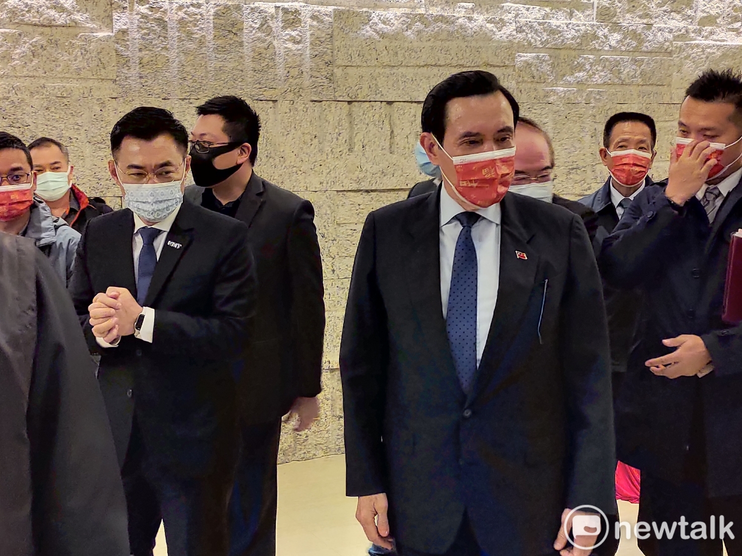 國民黨主席江啟臣親自迎接馬英九到場。 圖:黃建豪/攝 國民黨主席江啟臣親自迎接馬英九到場。 圖:黃建豪/攝