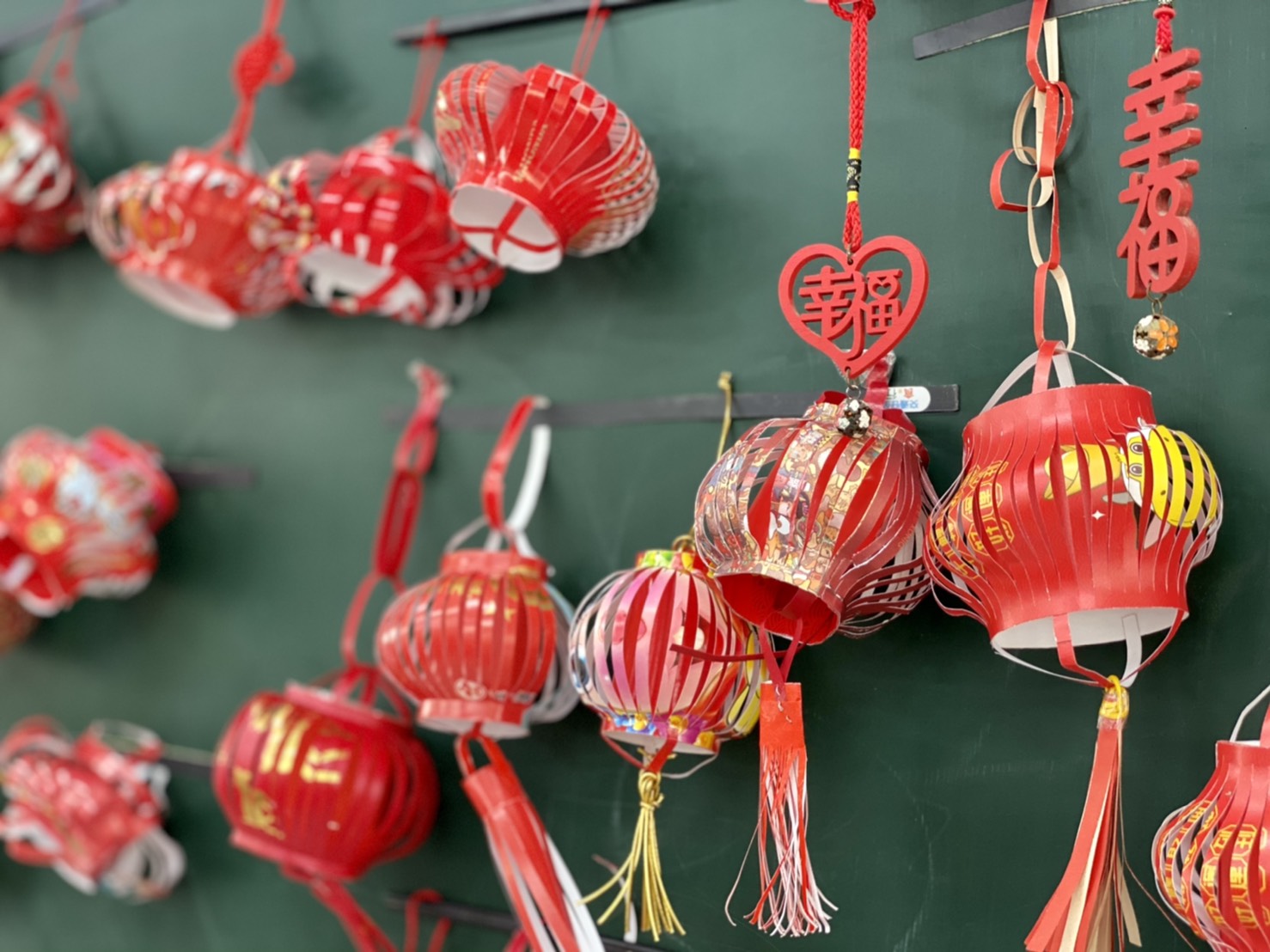 新上國小學生自製的花燈。 圖:高市新上國小/提供 新上國小學生自製的花燈。 圖:高市新上國小/提供