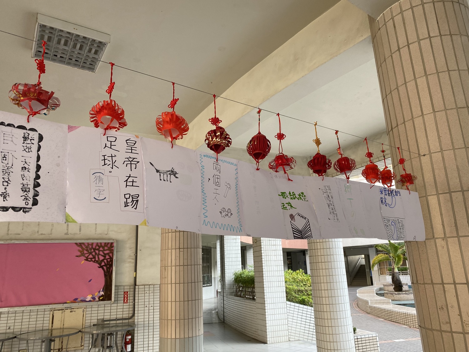 新上國小學生結合國語課本生字自創的字謎。 圖:高市新上國小/提供 新上國小學生結合國語課本生字自創的字謎。 圖:高市新上國小/提供