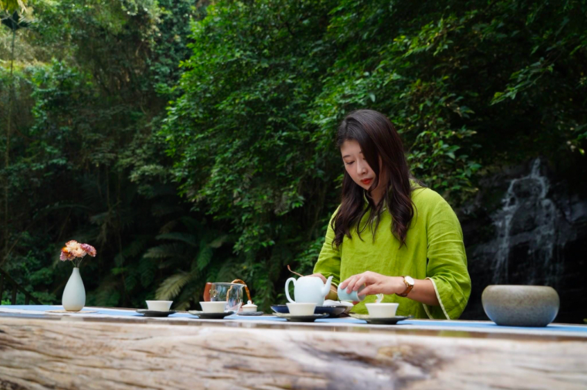 阿里山茶旅活動是藉由在地茶旅達人、茶旅體驗環境氛圍,來推廣阿里山好茶及多元品茗方式。 圖:阿里山國家風景管理處/提供 阿里山茶旅活動是藉由在地茶旅達人、茶旅體驗環境氛圍,來推廣阿里山好茶及多元品茗方式。 圖:阿里山國家風景管理處/提供