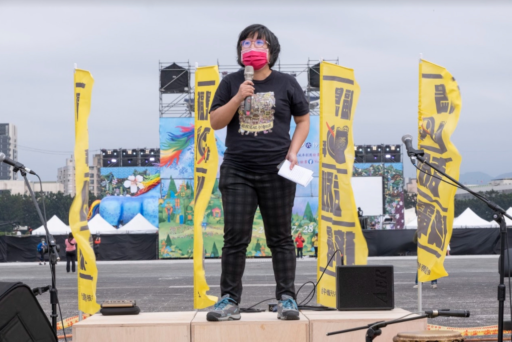 台灣蠻野心足生態協會蔡雅瀅律師表示,藻礁公投理由書明確支持「非核減煤」,終結核四,台灣不要核災風險和核廢問題。 圖:全國廢核行動平台北部/提供 台灣蠻野心足生態協會蔡雅瀅律師表示,藻礁公投理由書明確支持「非核減煤」,終結核四,台灣不要核災風險和核廢問題。 圖:全國廢核行動平台北部/提供