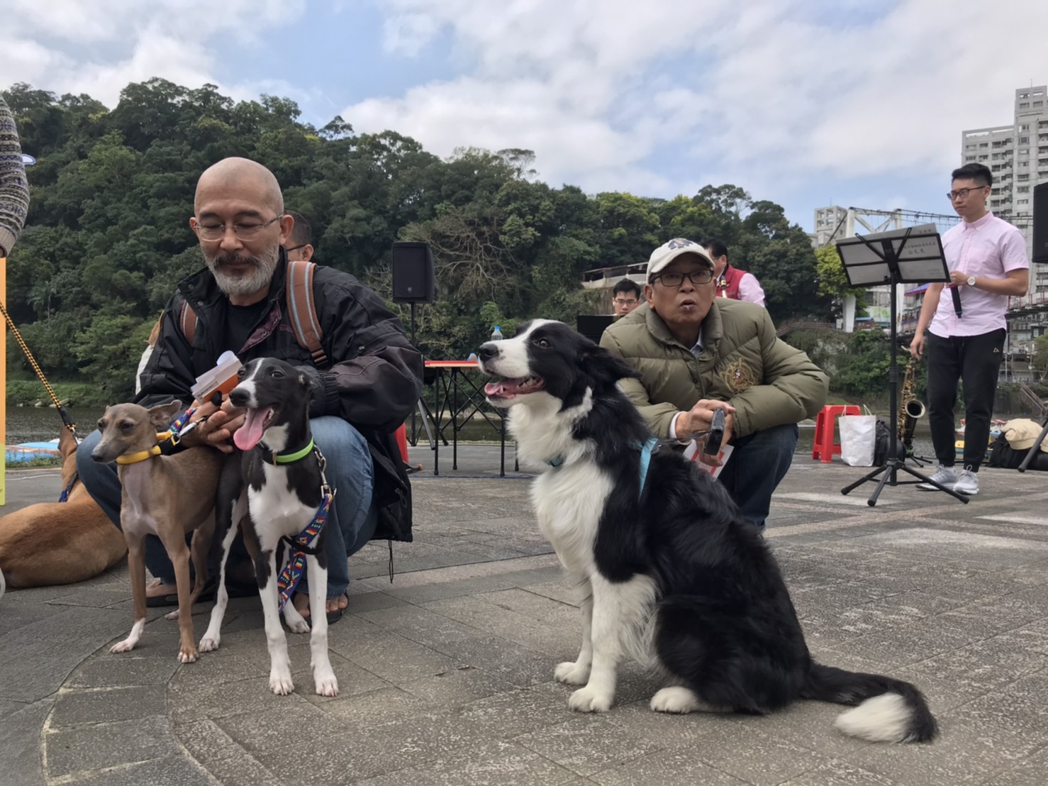 民眾也帶著狗狗們一同參與活動。 圖:新北市動保處提供 民眾也帶著狗狗們一同參與活動。 圖:新北市動保處提供