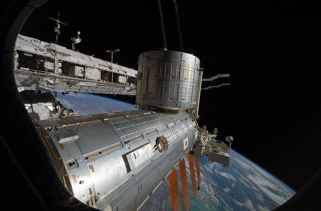 日本國際空間站「希望號」扣留緬甸第一顆衛星與相關資訊,以防止遭到政變的軍方濫用。 圖:翻攝自NASA 日本國際空間站「希望號」扣留緬甸第一顆衛星與相關資訊,以防止遭到政變的軍方濫用。 圖:翻攝自NASA