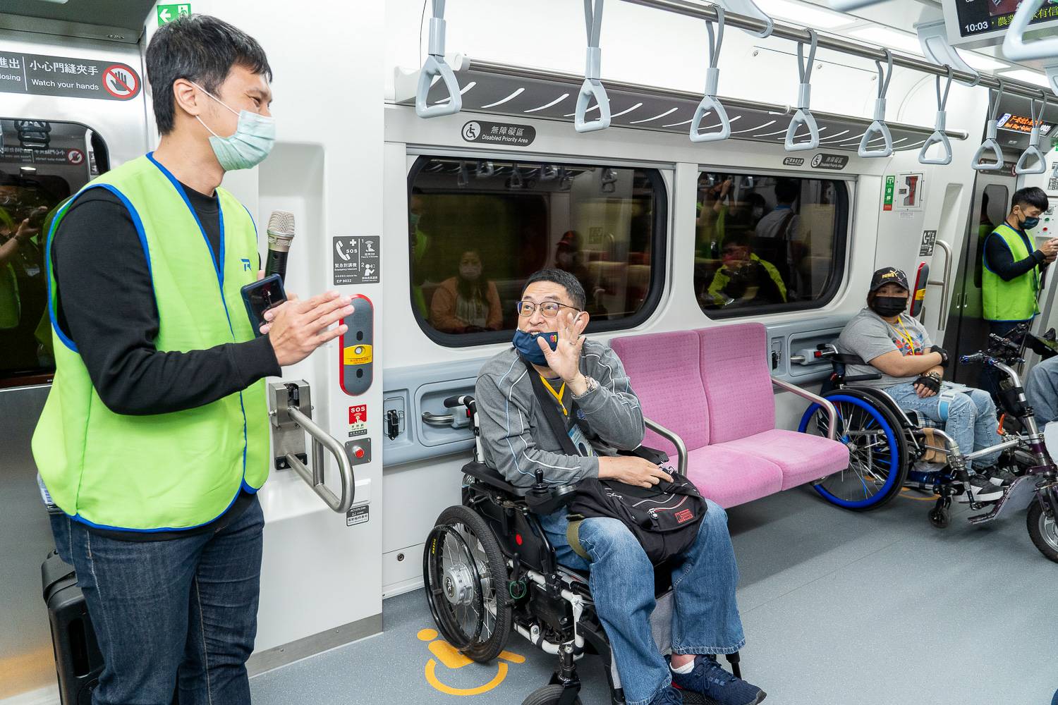 新設置的輪椅服務區,採用集中式的空間規劃,可使列車長及車站服務人員即時提供完善的服務。 圖:台鐵/提供 新設置的輪椅服務區,採用集中式的空間規劃,可使列車長及車站服務人員即時提供完善的服務。 圖:台鐵/提供