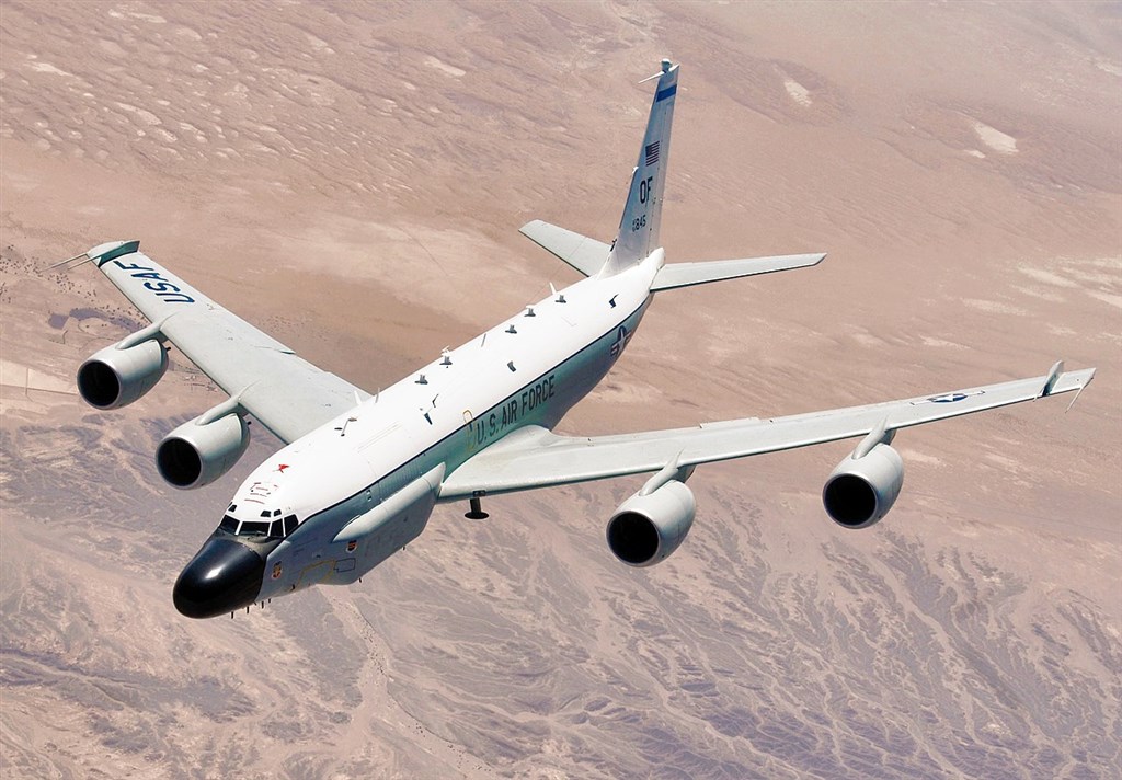 美國空軍一架RC-135U戰略偵察機在今(22日)一度飛到中國領海基線外25.33海里處。(示意圖) 圖 : 翻攝自維基百科 美國空軍一架RC-135U戰略偵察機在今(22日)一度飛到中國領海基線外25.33海里處。(示意圖) 圖 : 翻攝自維基百科