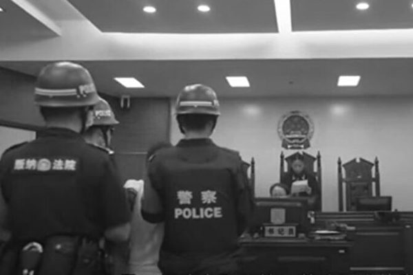 江蘇許姓女輔警涉性敲詐案遭重判。 圖:翻攝自微博 江蘇許姓女輔警涉性敲詐案遭重判。 圖:翻攝自微博