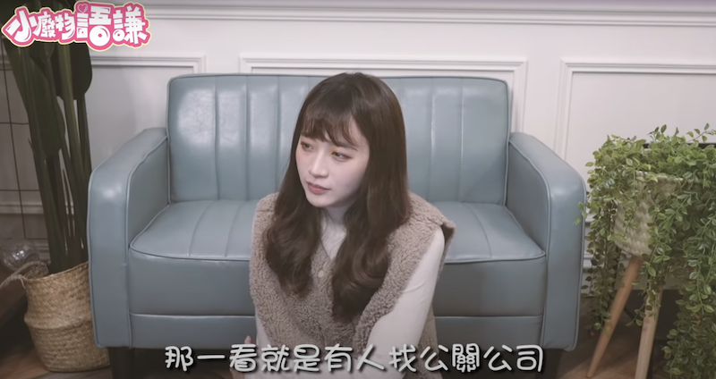 一旁酷炫出聲安慰。 圖:翻攝Youtube/語謙 一旁酷炫出聲安慰。 圖:翻攝Youtube/語謙