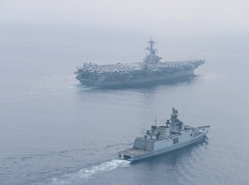 美國與印度在東印度洋進行聯合軍演。 圖:翻攝自印度海軍推特 美國與印度在東印度洋進行聯合軍演。 圖:翻攝自印度海軍推特