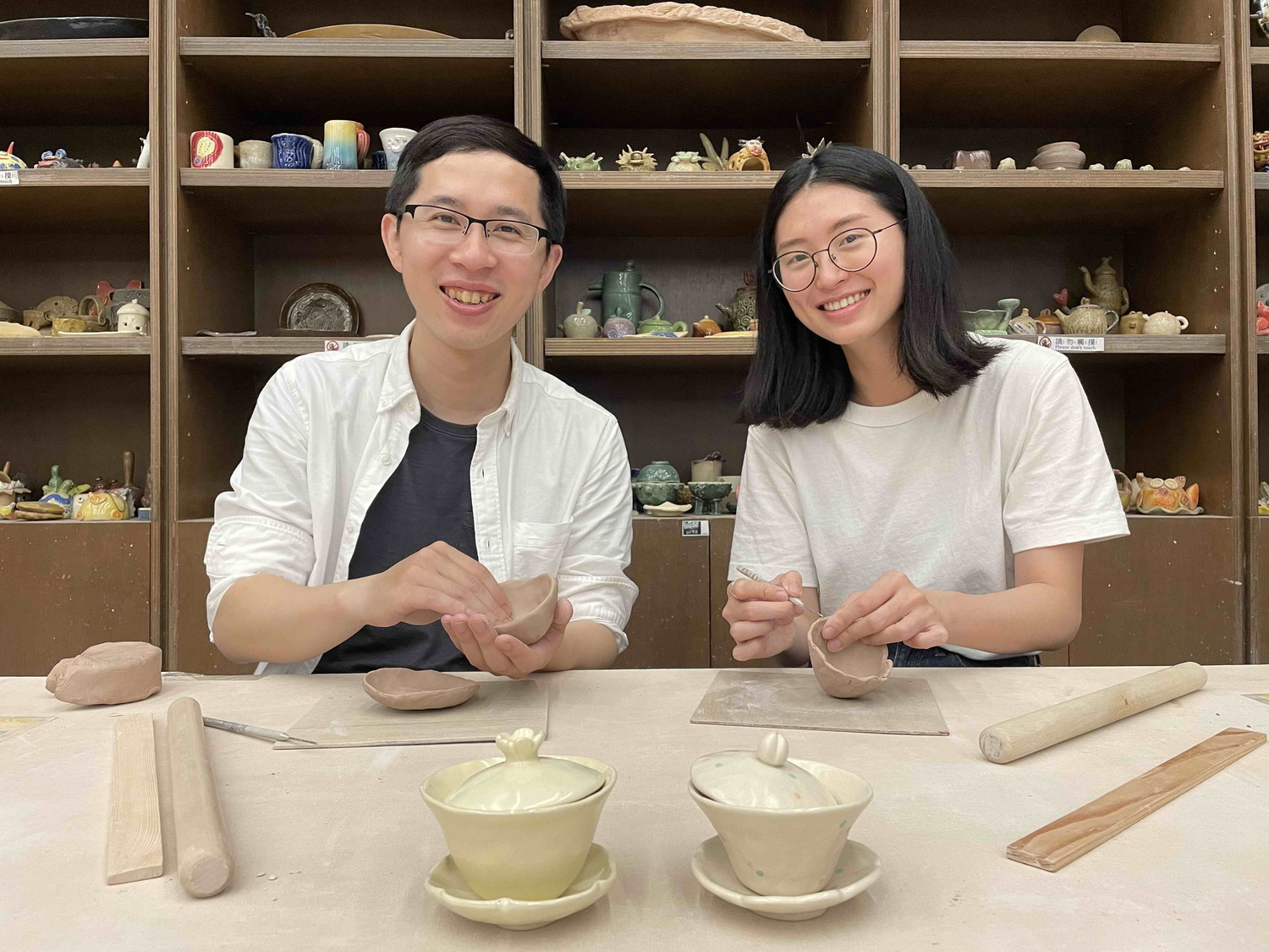 「陶茶之旅」參與者可以手作完成1組蓋碗。 圖:新北市立鶯歌陶瓷博物館 / 提供 「陶茶之旅」參與者可以手作完成1組蓋碗。 圖:新北市立鶯歌陶瓷博物館 / 提供