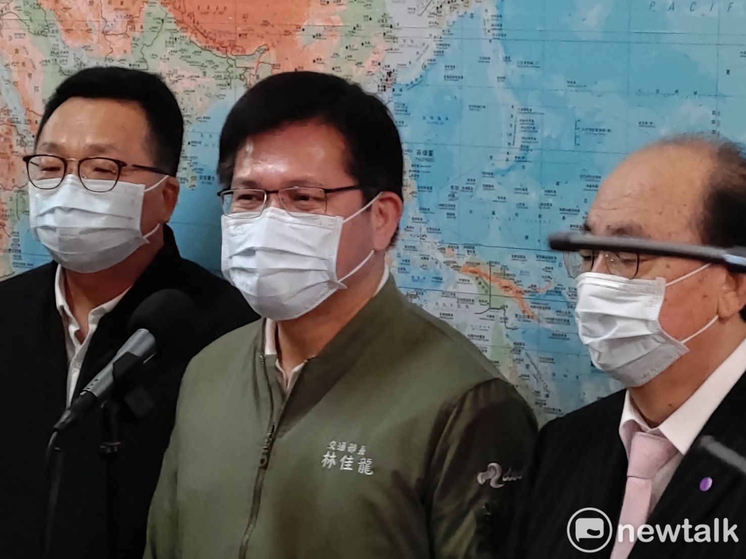 交通部長林佳龍赴立法院為太魯閣列車脫軌事故進行專案報告。 圖:黃建豪/攝 交通部長林佳龍赴立法院為太魯閣列車脫軌事故進行專案報告。 圖:黃建豪/攝
