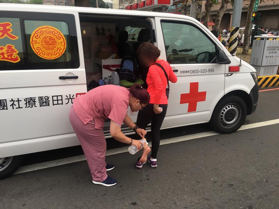 每年大甲媽遶境,光田綜合醫院都會派救護車隨行,因此如有不舒服,請記得向專業醫護團隊求救。.jpg 光田綜合醫院/提供 每年大甲媽遶境,光田綜合醫院都會派救護車隨行,因此如有不舒服,請記得向專業醫護團隊求救。.jpg 光田綜合醫院/提供