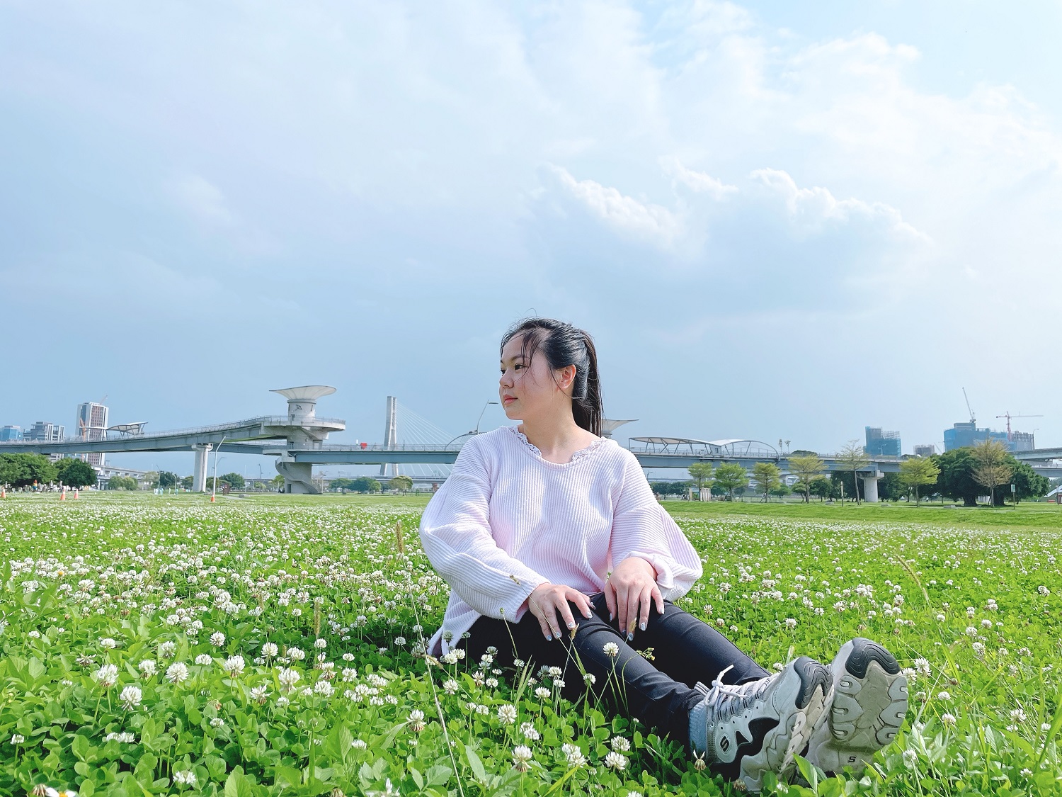新北河濱公園的4月雪吸引不少遊客到訪拍照。 圖:高管處/提供 新北河濱公園的4月雪吸引不少遊客到訪拍照。 圖:高管處/提供