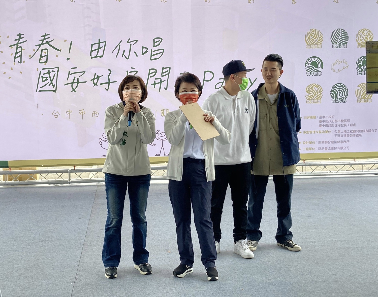 市議員陳淑華(左一)說,市府、民間配合炒地、炒房,可能將房價推高,嚴重違反土地正義,使得市民承擔難以負荷的高房價痛苦。 圖:市議員陳淑華/提供 市議員陳淑華(左一)說,市府、民間配合炒地、炒房,可能將房價推高,嚴重違反土地正義,使得市民承擔難以負荷的高房價痛苦。 圖:市議員陳淑華/提供