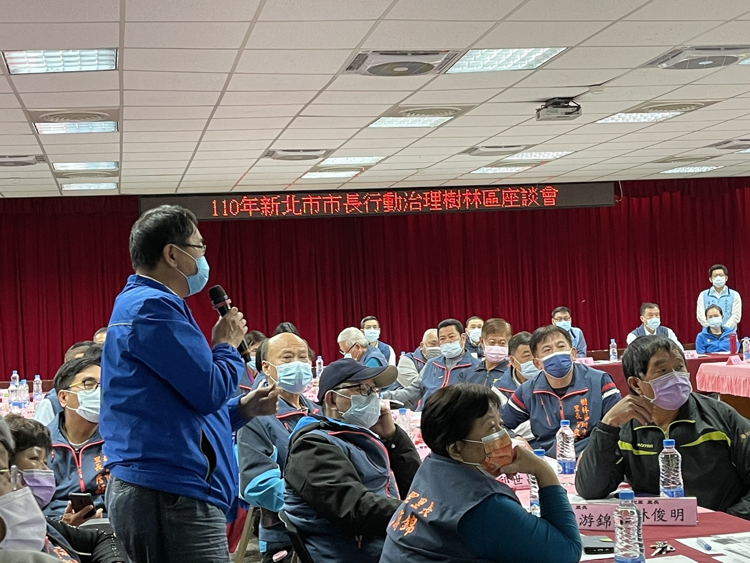 樹林區里長們向侯友宜及市府團隊提出問題,也感謝市府的努力。 圖:新北民政局提供 樹林區里長們向侯友宜及市府團隊提出問題,也感謝市府的努力。 圖:新北民政局提供