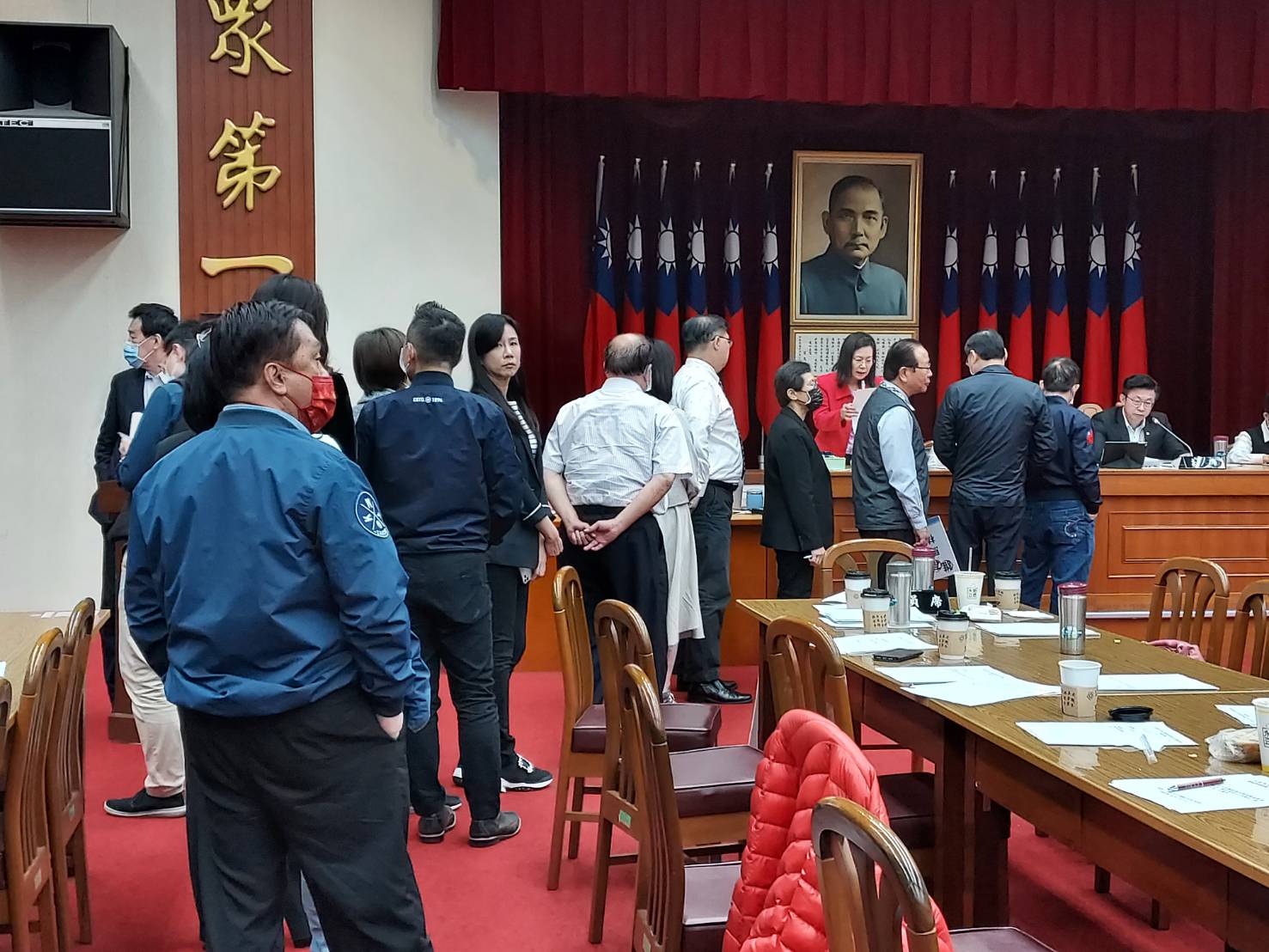 藍委9時排隊登記發言。 圖:陳佩君/攝 藍委9時排隊登記發言。 圖:陳佩君/攝