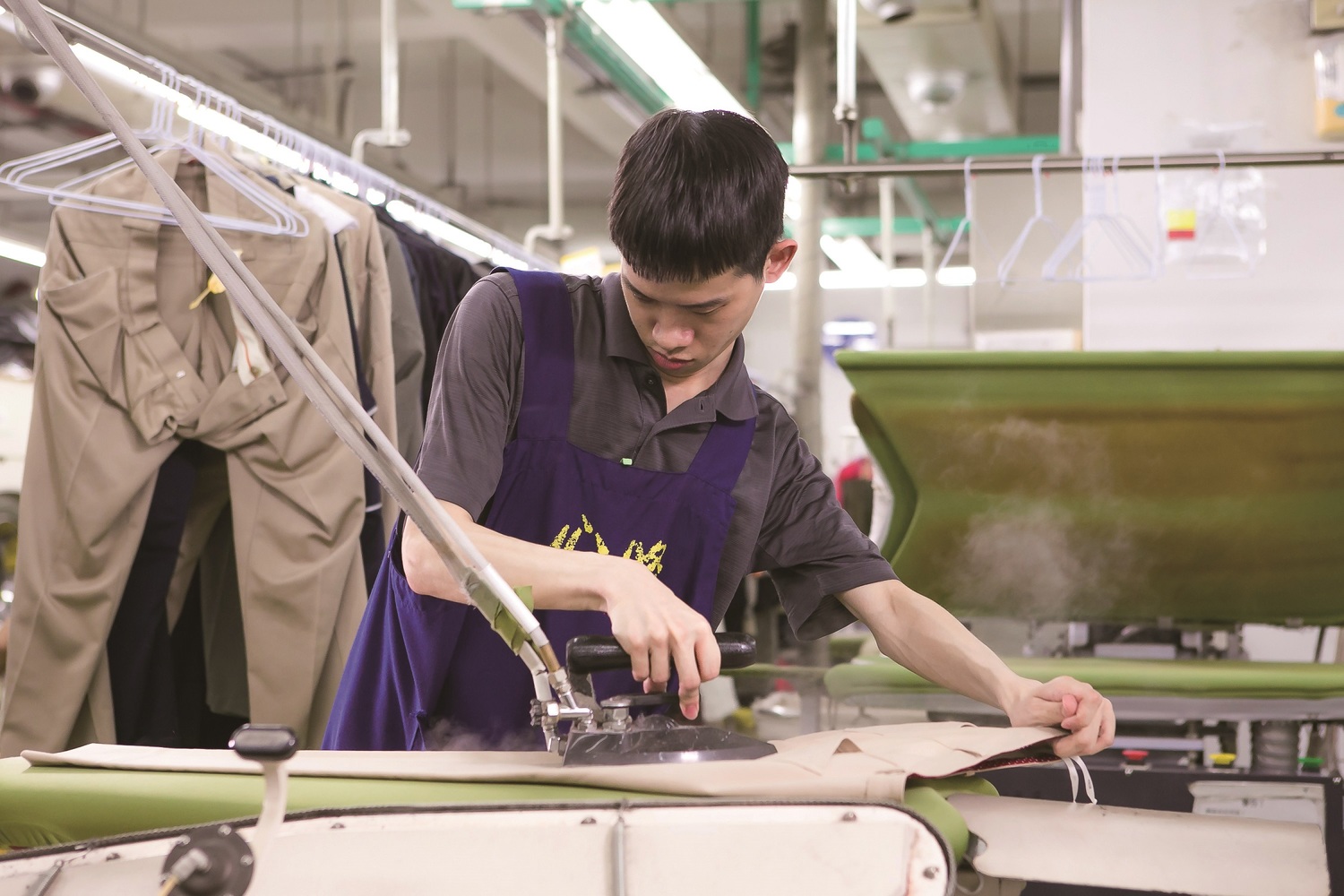 庇護員工在慈佑庇護工場內工作。 圖:新北市勞工局提供 庇護員工在慈佑庇護工場內工作。 圖:新北市勞工局提供