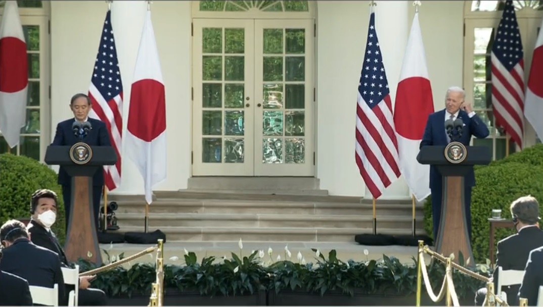 美國總統拜登(右)16日與日本首相菅義偉(左)舉行雙邊領袖峰會。 圖:翻攝President Joe Biden 臉書粉專 美國總統拜登(右)16日與日本首相菅義偉(左)舉行雙邊領袖峰會。 圖:翻攝President Joe Biden 臉書粉專