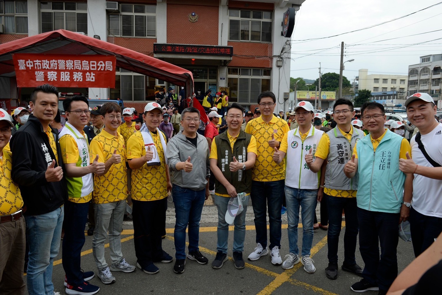 蔡其昌今天與立委、市議員多人一同恭迎大甲鎮瀾宮媽祖回鑾。 圖:蔡其昌服務處/提供 蔡其昌今天與立委、市議員多人一同恭迎大甲鎮瀾宮媽祖回鑾。 圖:蔡其昌服務處/提供