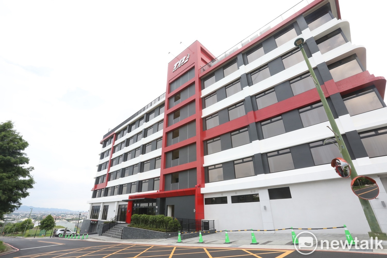 「麗寶賽車主題旅店」外觀。 唐復年/攝 「麗寶賽車主題旅店」外觀。 唐復年/攝