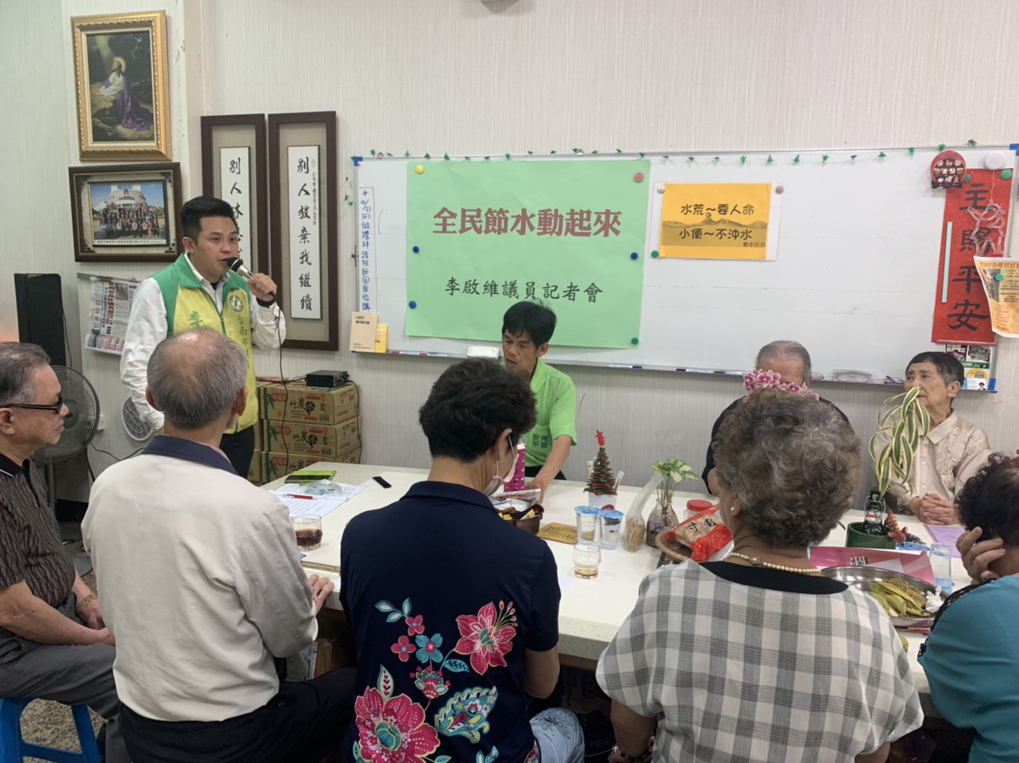 台南市議員李啟維和活血功團體共同舉行節水全民動起來記者會,希望對台灣嚴峻水情有所助益。 圖:黃博郎/攝 台南市議員李啟維和活血功團體共同舉行節水全民動起來記者會,希望對台灣嚴峻水情有所助益。 圖:黃博郎/攝