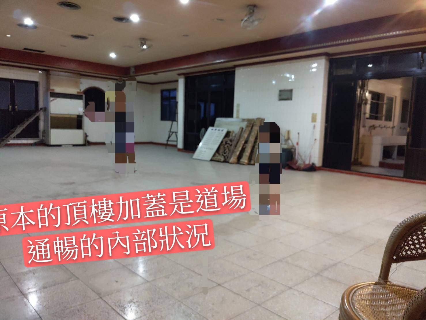游淑慧說,頂樓原本被做為道場,是沒有隔間的通暢場地,如今卻有許多鐵窗。 圖 : 翻攝自游淑慧臉書 游淑慧說,頂樓原本被做為道場,是沒有隔間的通暢場地,如今卻有許多鐵窗。 圖 : 翻攝自游淑慧臉書