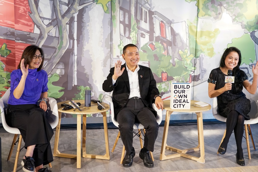 「NTPC x MIT x SDG 2021 年世界地球日」視訊論壇(左起:新北市政府秘書處長饒慶鈺、新北市長侯友宜、波士頓市政府住宅創新實驗室共同創辦人Ms. Susan Nguyen)。 圖:新北市政府秘書處提供 「NTPC x MIT x SDG 2021 年世界地球日」視訊論壇(左起:新北市政府秘書處長饒慶鈺、新北市長侯友宜、波士頓市政府住宅創新實驗室共同創辦人Ms. Susan Nguyen)。 圖:新北市政府秘書處提供