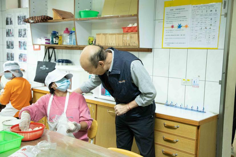韓國瑜感謝盡心盡力堅守崗位的廣大勞工朋友們。 圖:翻攝自韓國瑜臉書 韓國瑜感謝盡心盡力堅守崗位的廣大勞工朋友們。 圖:翻攝自韓國瑜臉書