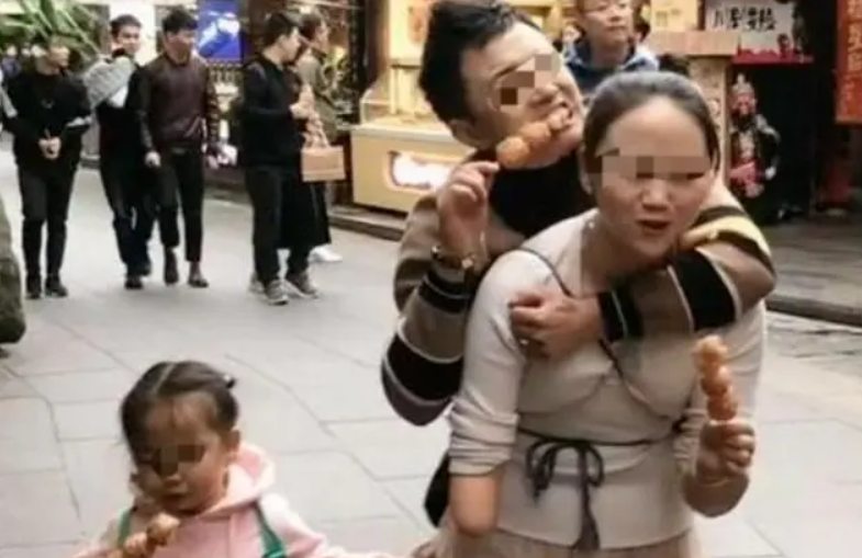 兩人婚後不久就有了女兒。 圖:翻攝自微信 兩人婚後不久就有了女兒。 圖:翻攝自微信